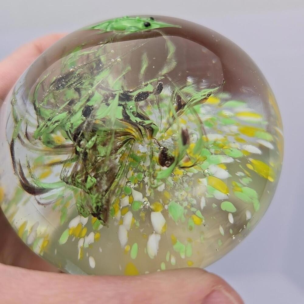Vtg Art Glass Paper Weight With Green Shrimp Yellow, White & Green Brown Swirl - Picture 15 of 15